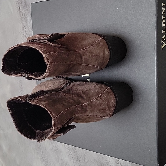 Italian Suede Confort Boots, size 38 - Picture 3 of 4